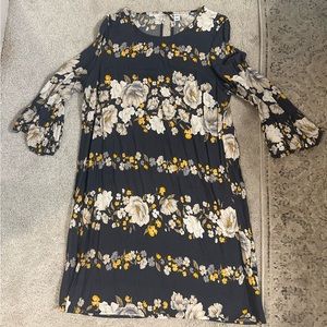 Old Navy gray floral shift dress; size L